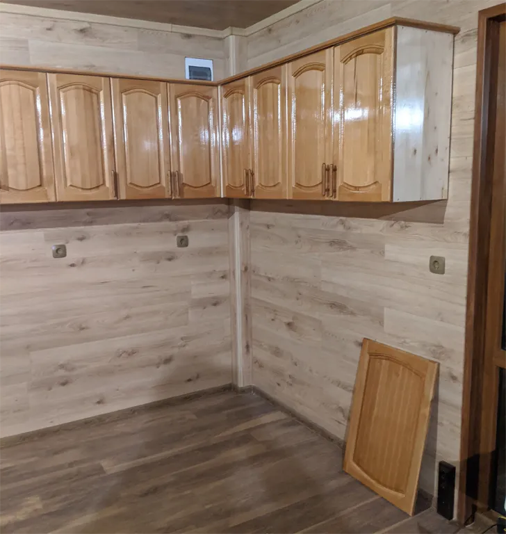 Голяма кухня с остров